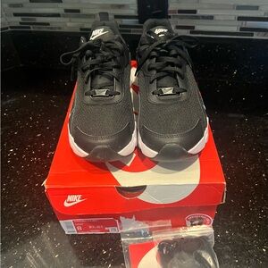 NIB Nike RYZ 365 II Sneakers